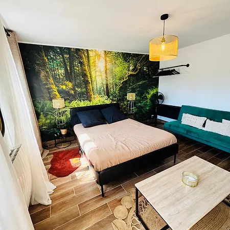 Le Cerf De Montebello *