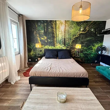 Le Cerf De Montebello فونتانبلو